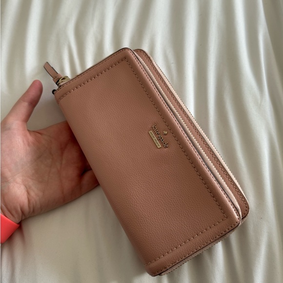kate spade Handbags - Kate Spade Wallet (phone holder)